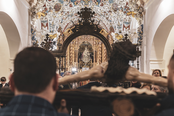 TAMBORES Y SAETAS LLENAN EL SANTUARIO DE ARAS EN LA MISA DEL SANTERO