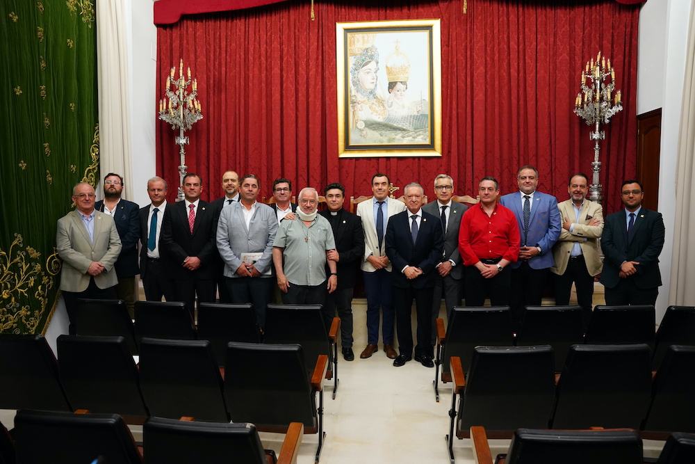 La cofradía aracelitana distingue a David Aguilera Malagón y los conventos lucentinos